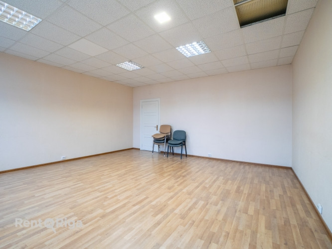 Качественные офисные помещения в самом центре Риги, на улице Дзирнаву.  Окна Рига - изображение 3