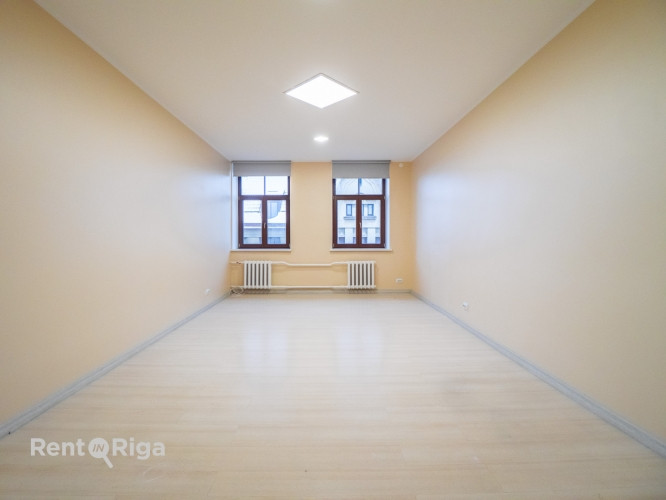 Аккуратное здание и тихие, качественные офисы в самом центре Риги на улице Рига - изображение 1