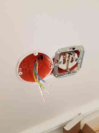 Услуги электрика и электромонтажные работы в Риге. Установка и подключение светильников, люстр, ... Rīga