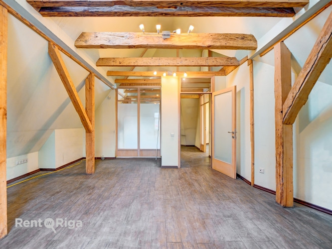 Сдаются офисные помещения в Агентскалнсе в красивом довоенном здании. Рига - изображение 1