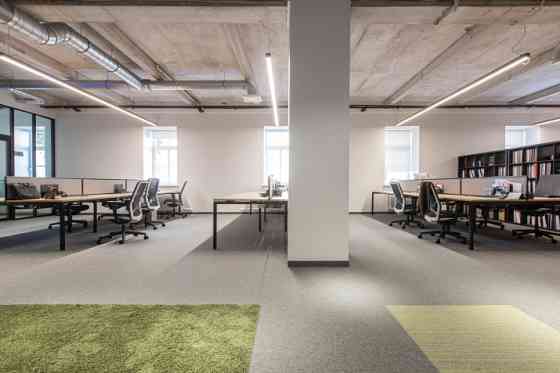 Office premises near Kronvalda Park, in a renovated building.  The owner of the premises will carry  Рига