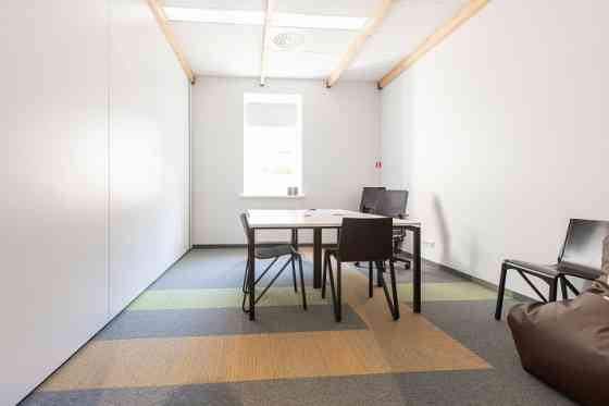 Office premises near Kronvalda Park, in a renovated building.  The owner of the premises will carry  Рига