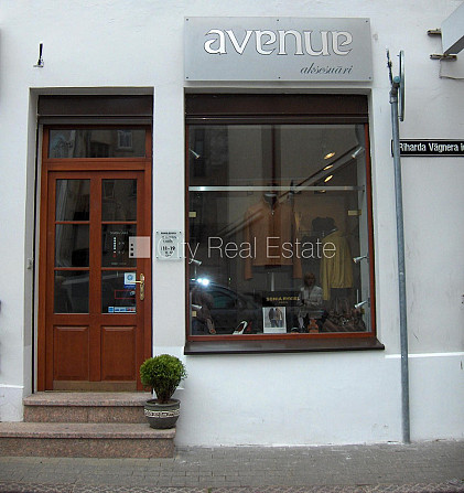 Fasādes māja, renovēta māja, ieeja no ielas, logi vērsti mājas abās pusēs, pilnā apdare, Rīga - foto 2