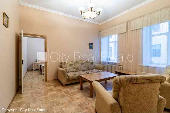 Фасадный дом, реновированный дом, фасад с декоративной штукатуркой, закрытый Рига