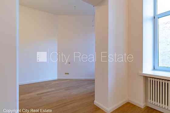 Фасадный дом, реновированный дом, фасад с декоративной штукатуркой, закрытый Рига