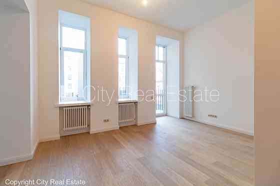 Фасадный дом, реновированный дом, фасад с декоративной штукатуркой, закрытый Рига