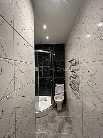 Реновированный дом, вход со двора, бельэтаж, лестничная клетка после Рига - изображение 18