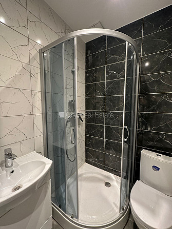 Реновированный дом, вход со двора, бельэтаж, лестничная клетка после Рига - изображение 17