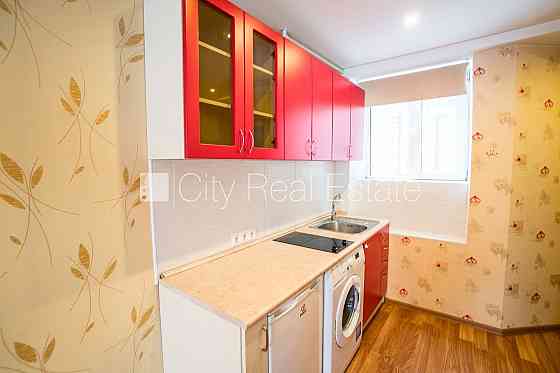 Земля в собственности, дом во дворе, кирпичные стены, благоустроенная Рига