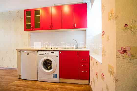 Земля в собственности, дом во дворе, кирпичные стены, благоустроенная Рига