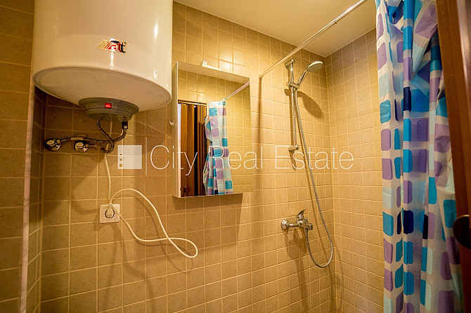 Земля в собственности, дом во дворе, кирпичные стены, благоустроенная Рига - изображение 8