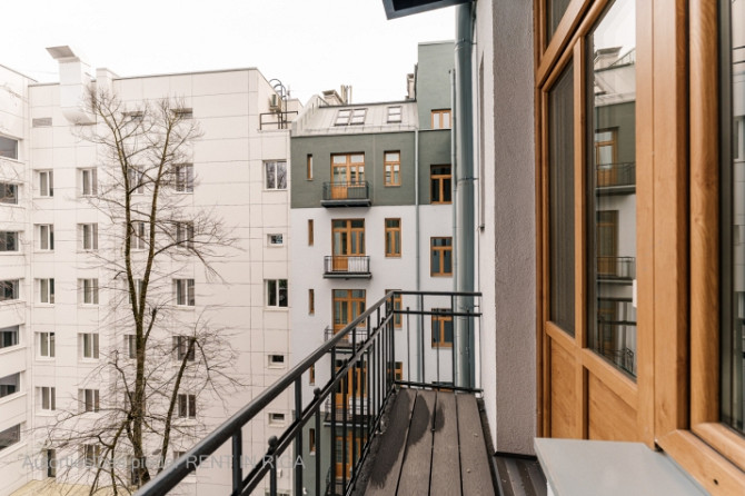 Pilnībā mēbelēts 2-istabu dzīvoklis jūgendstila ēkā Rīgas Centrā.  Krišjāņa Valdemāra Rīga - foto 2