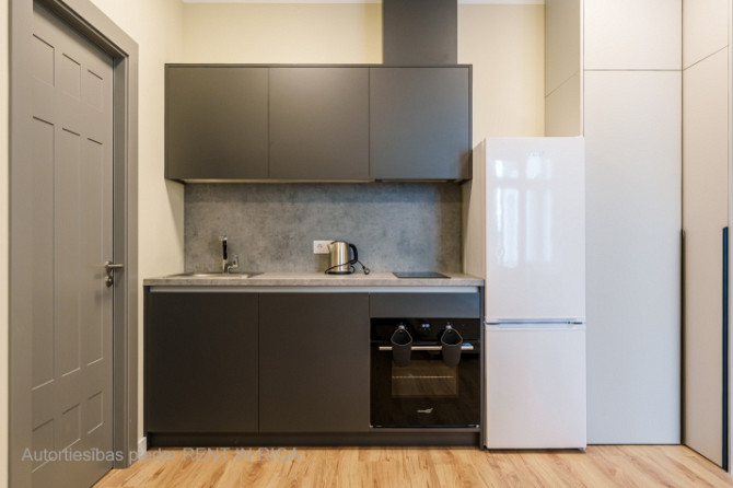 Pilnībā mēbelēts 2-istabu dzīvoklis jūgendstila ēkā Rīgas Centrā.  Krišjāņa Valdemāra Rīga - foto 5