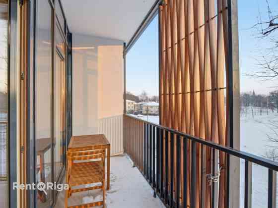 Продаётся просторная и светлая 4-комнатная квартира с уникальным видом из лоджии, Rīga