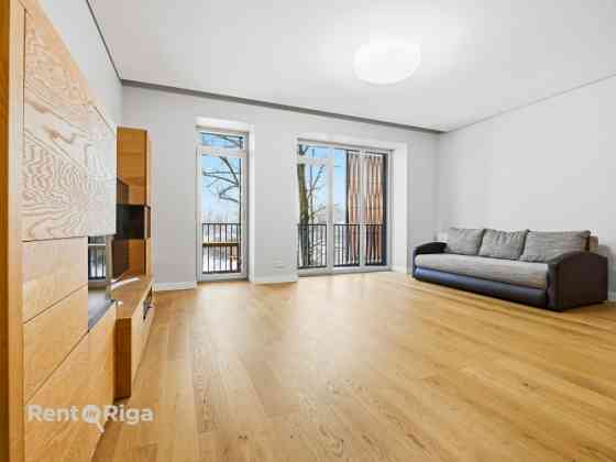 Продаётся просторная и светлая 4-комнатная квартира с уникальным видом из лоджии, Rīga