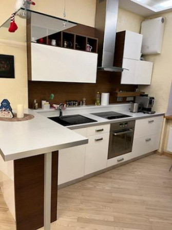 Izīrē 3 istabu dzīvokli centrā!  Dzīvoklis ir plašs un mājīgs - ar savu šarmu. Ienākot, Rīga - foto 5