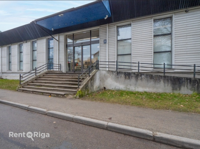 Kapseļu iela 15  pieejamas veikala telpas nomai no 11.06.2026.  Piedāvājam plašas un Rīga - foto 1