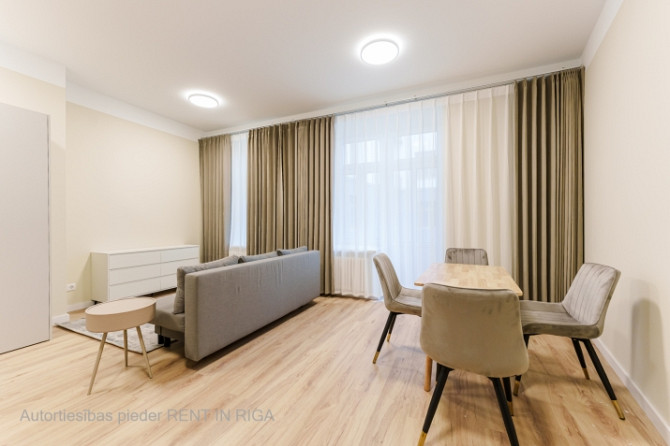 Studio dzīvoklis Rīgas Centrā ar Superīgu balkonu!  Dzīvoklis ietver dzīvojamo istabu, kas Rīga - foto 5