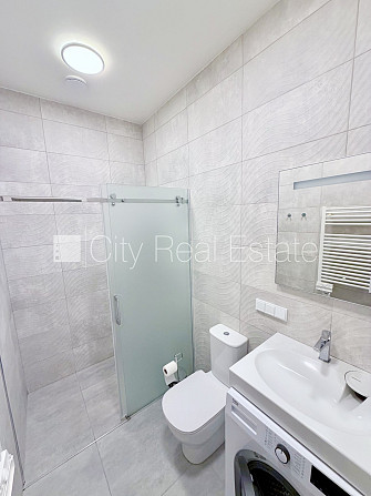 Здание во дворе, благоустроенный озеленённый двор, вход со двора, во дворе Рига - изображение 15