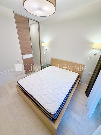 Здание во дворе, благоустроенный озеленённый двор, вход со двора, во дворе Рига - изображение 9