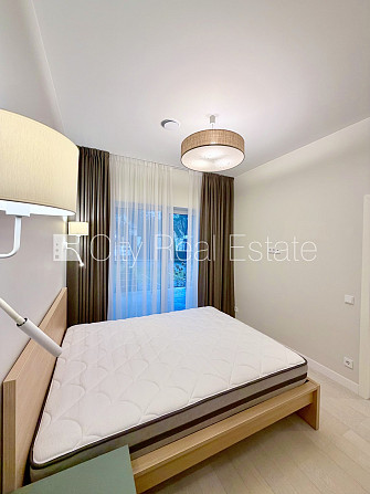 Здание во дворе, благоустроенный озеленённый двор, вход со двора, во дворе Рига - изображение 8