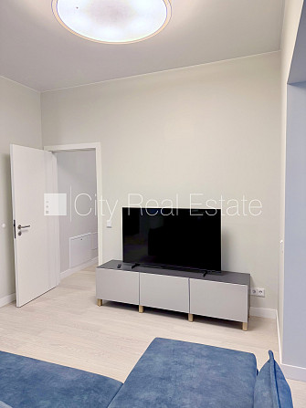 Здание во дворе, благоустроенный озеленённый двор, вход со двора, во дворе Рига - изображение 6