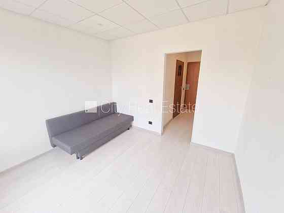 Новостройка, фасадный дом, закрытый двор, вход с улицы, лифт, лестничная клетка Рига