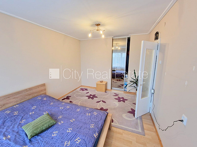 Здание во дворе, благоустроенная озеленённая территория, вход со двора, лоджия, Рига - изображение 12