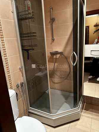 Фасадный дом, реновированный дом, благоустроенная озеленённая территория, одна Рига