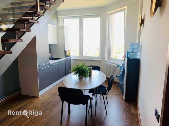 Ekskluzīvs divstāvu penthauss ar iespaidīgu panorāmas skatu uz Rīgu, projektā Duntes Ozoli. Rīga - foto 6