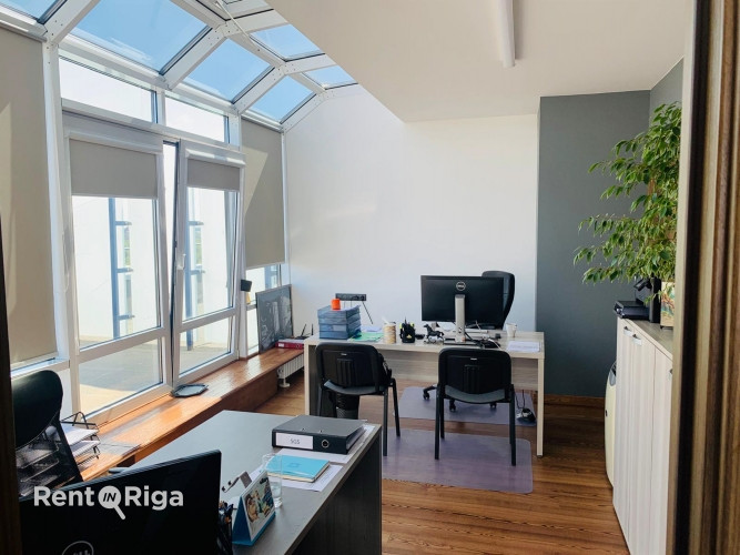 Ekskluzīvs divstāvu penthauss ar iespaidīgu panorāmas skatu uz Rīgu, projektā Duntes Ozoli. Rīga - foto 1