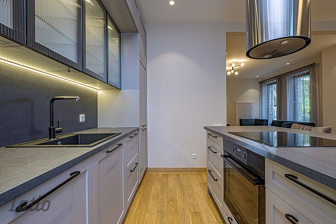 Izīrē miera oāzi - daļēji mēbelētu trīsstāvu rindu mājas vidējo sekciju jaunā mājā, Rīga - foto 3