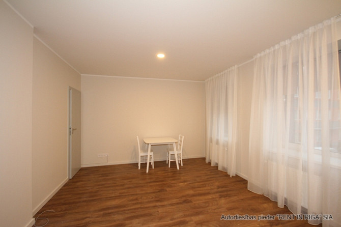 Izīrē 2 istabu dzīvokli kapitāli izremontētā ēkā. Dzīvoklis izvietots 3 stāvu ēkā, Rīga - foto 2