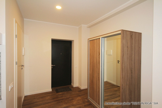 Izīrē 2 istabu dzīvokli kapitāli izremontētā ēkā. Dzīvoklis izvietots 3 stāvu ēkā, Rīga - foto 3