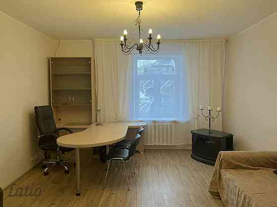 Izīrē plašu, ērta plānojuma četru istabu dzīvokli centrā, Kr. Valdemāra ielā, veikts kosmētiskais re Rīga