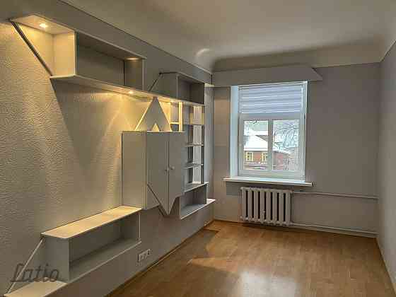 Izīrē plašu, ērta plānojuma četru istabu dzīvokli centrā, Kr. Valdemāra ielā, veikts kosmētiskais re Rīga