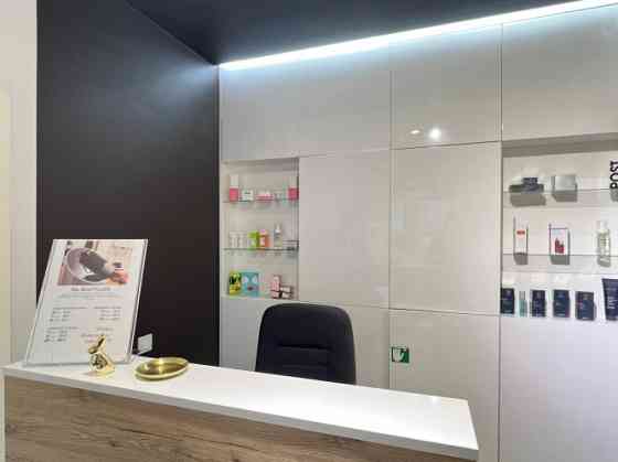 Продаётся полностью готовый салон красоты в Риге!  Отличная возможность как для Рига