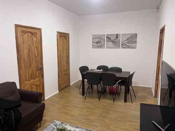 Izīrē gaišu un plašu dzīvokli Merķeļa ielā 8, pašā Rīgas centrā. Dzīvoklī ir divas izolētas guļamist Рига