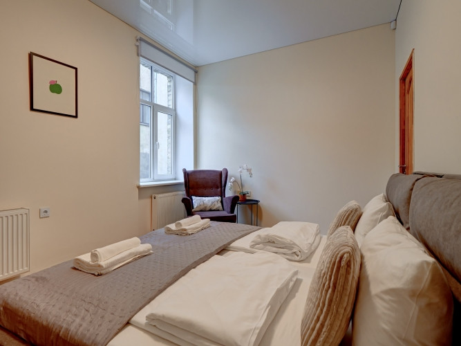 Izīrē gaišu un plašu dzīvokli Merķeļa ielā 8, pašā Rīgas centrā. Dzīvoklī ir divas Rīga - foto 16