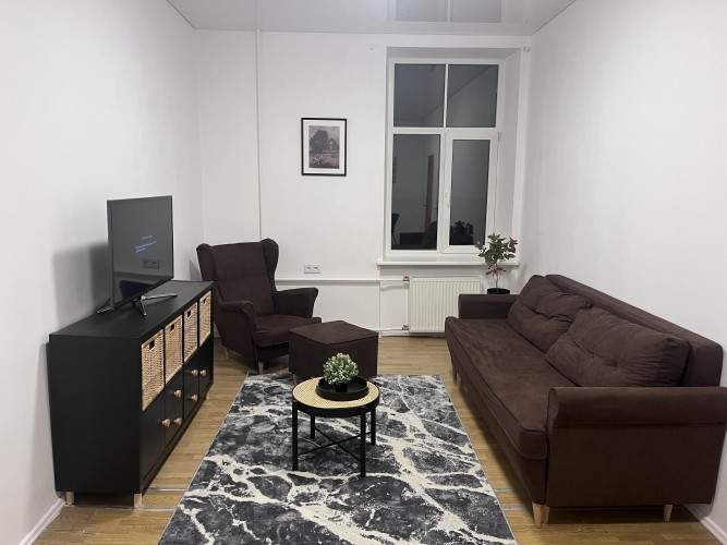 Izīrē gaišu un plašu dzīvokli Merķeļa ielā 8, pašā Rīgas centrā. Dzīvoklī ir divas izolētas guļamist Рига - изображение 1