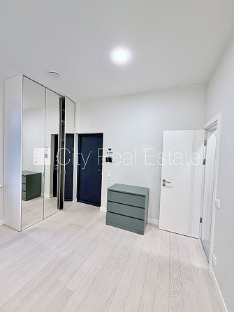 Fasādes māja, renovēta māja, slēgts pagalms, iežogota teritorija, vieta automašīnai, ieeja Rīga - foto 16