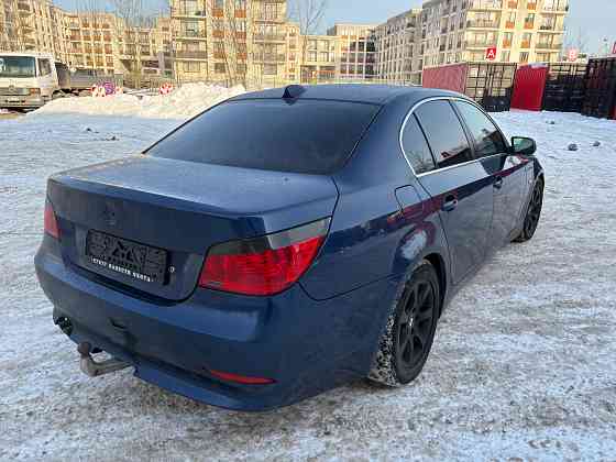 Продаётся БМВ после аварии Двигатель заводится, коробка в рабочем состоянии 2 ключа. Оригинальный... Rīga