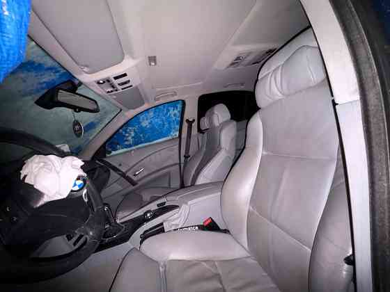 Продаётся БМВ после аварии Двигатель заводится, коробка в рабочем состоянии 2 ключа. Оригинальный... Rīga