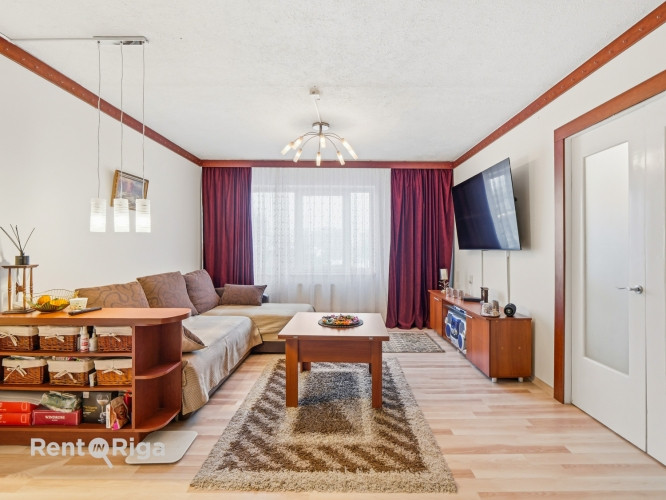 Pārdošanā gaišs un plašs 4 istabu dzīvoklis klusā un zaļā Ķengaraga daļā  Piedāvājam Rīga - foto 1