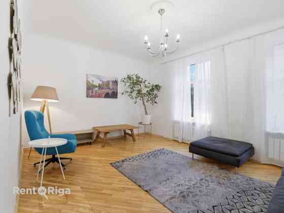 4-room apartment with a park view in the center of Riga.  A cozy and bright four-room apartment is a Rīga
