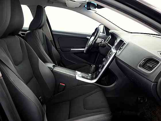 Volvo V60 Momentum AWD 4x4 ATM 2.4 D5 151kW Таллин