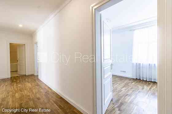 Земля в собственности, частный дом, благоустроенная озеленённая территория 1910 м2, Рига