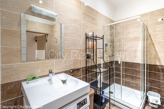 Фасадный дом, благоустроенная озеленённая территория, место для машины, Рига - изображение 16