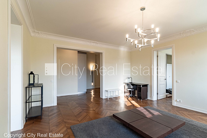 Фасадный дом, реновированный дом, вход с улицы, окна выходят на улицу, Рига - изображение 10