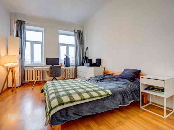 Apartment on Tallinas Street 36, near Tērbatas Street, located in a well-maintained pre-war building Rīga